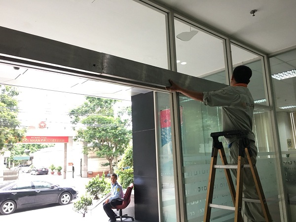 Dịch vụ sửa chữa cửa kính tự động tại Hà Nội