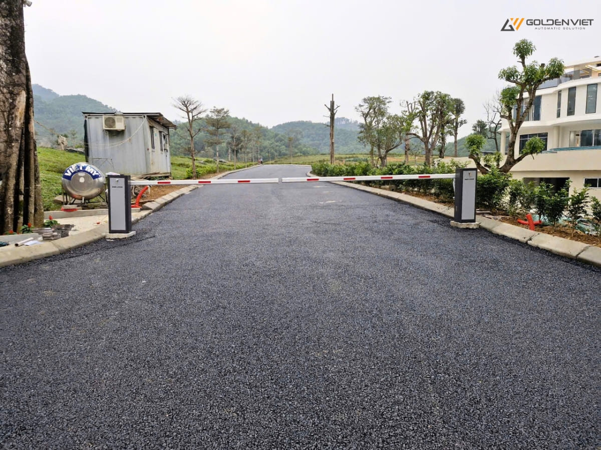 Lắp đặt 4 bộ Barie Bisen Z138 ở Villa Yên Bình, Thạch Thất