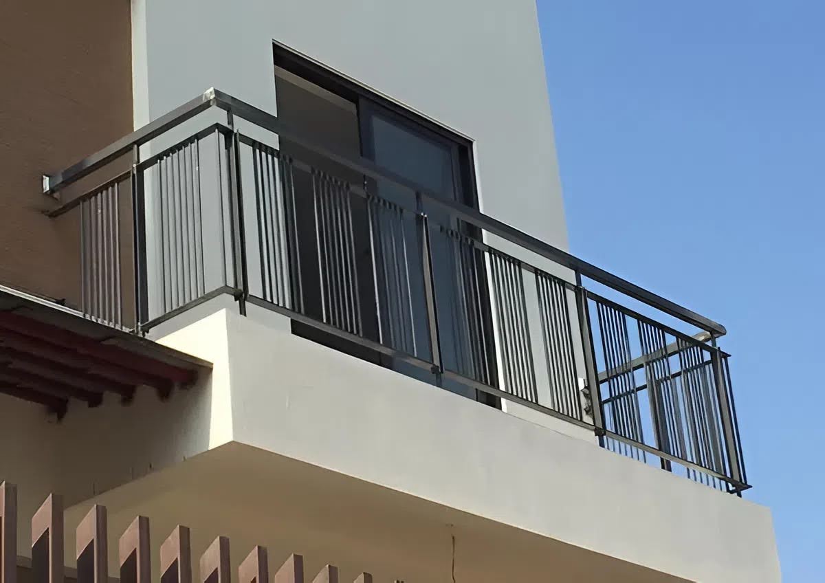 Thi công lan can sắt chất lượng tại Golden Việt