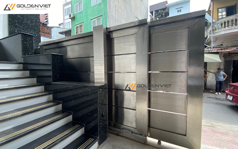 cổng lùa xếp lớp