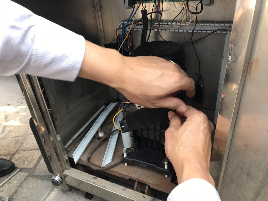 Kiểm tra cổng xếp inox