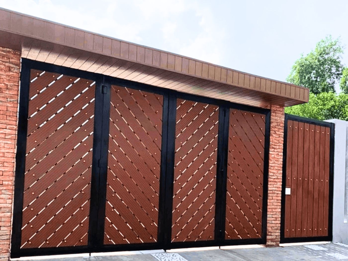 Báo giá cổng sắt nan gỗ nhựa 