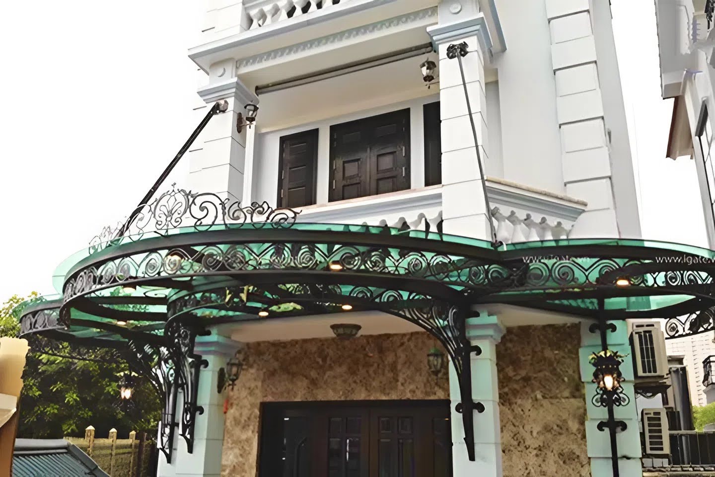 Giá mái kính sắt mỹ thuật