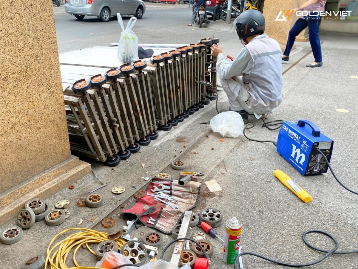 Bảo hành định kỳ cổng xếp tại Hà Nam