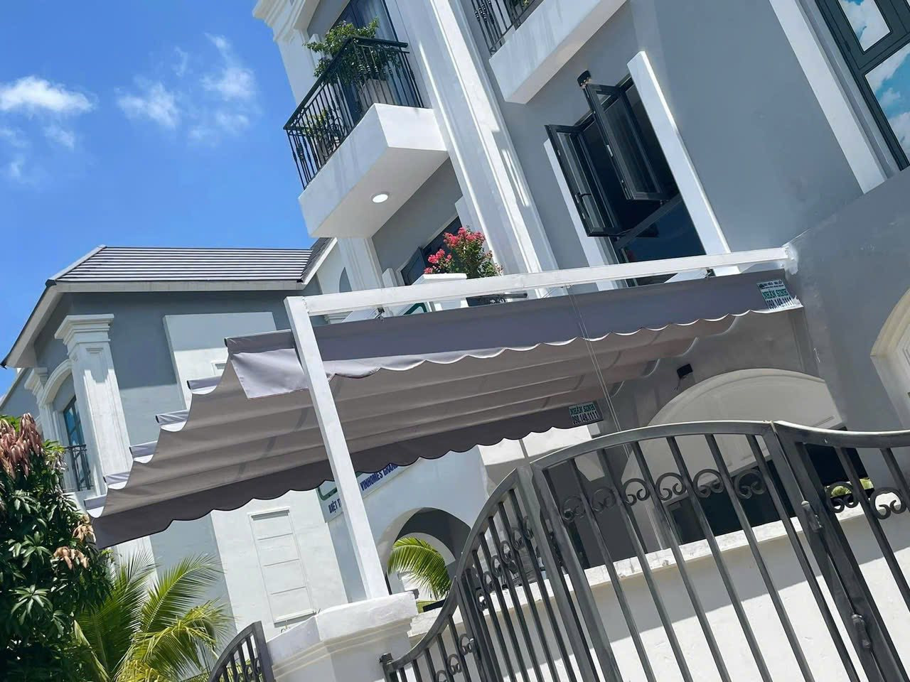 Bạt che sân trước nhà tiện lợi