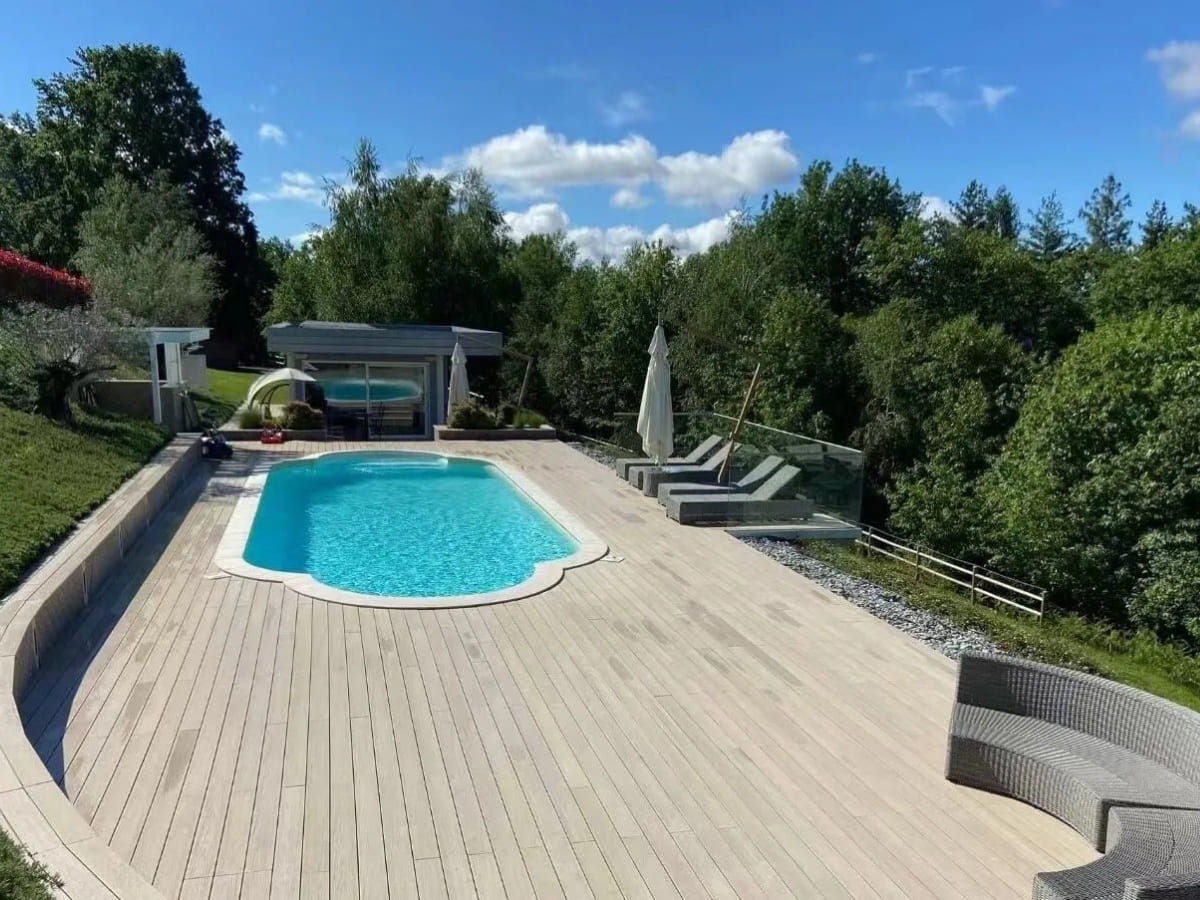 Bề mặt sàn nhựa giả gỗ không trơn trượt