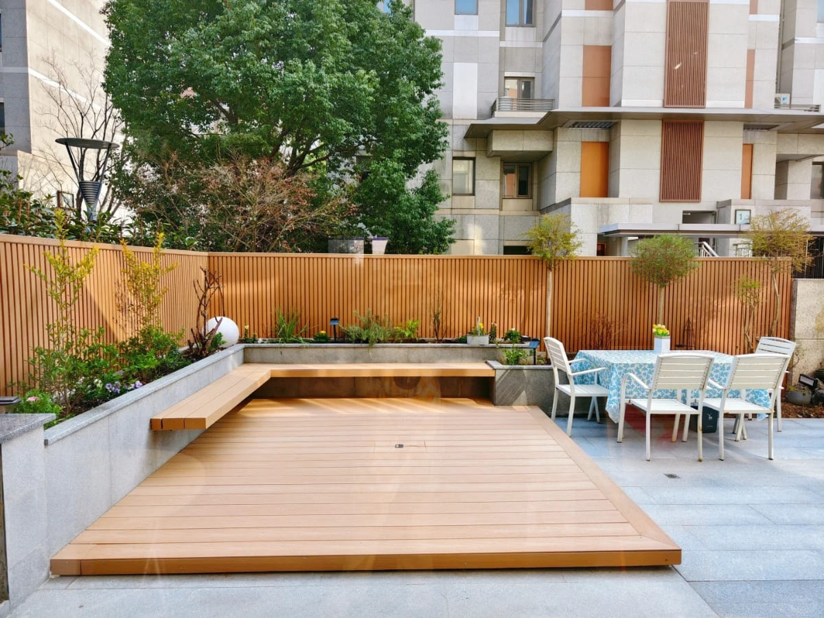 Bền mặt thi công sàn gỗ nhựa ngoài trời phải cứng cáp