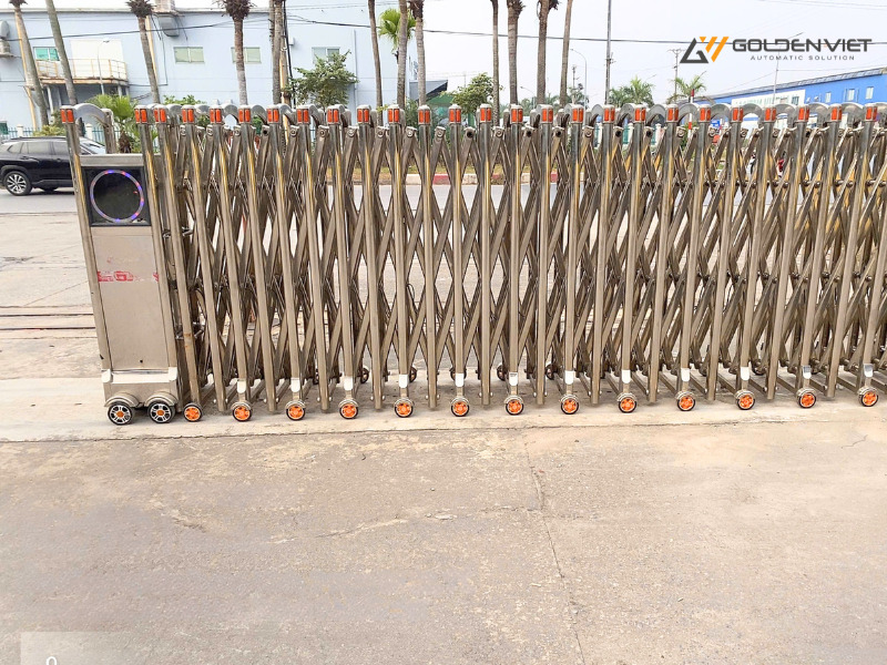 Các bước làm sạch cổng xếp inox dễ dàng