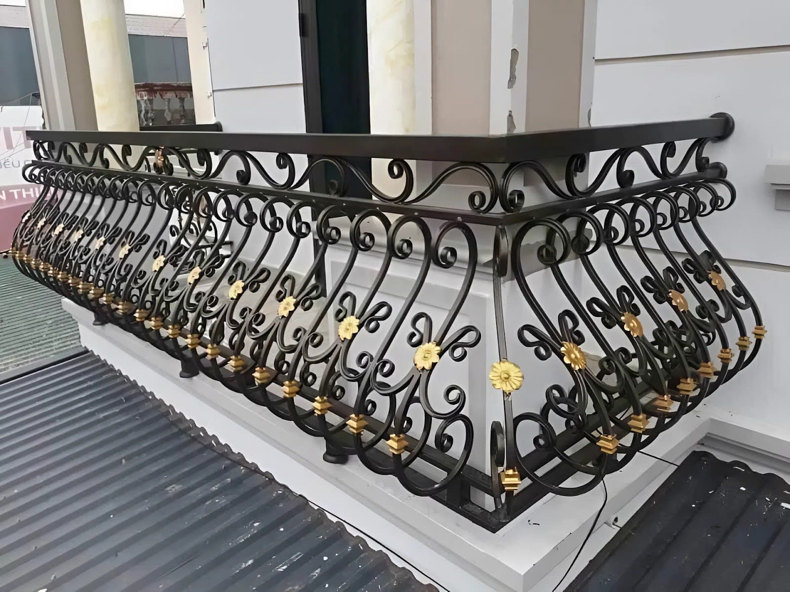 Các mẫu lan can sắt ban công đẹp mới