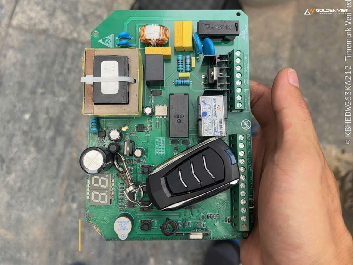 Nguyên nhân gây ra sự cố cổng tự động - Remote cổng tự động hết pin