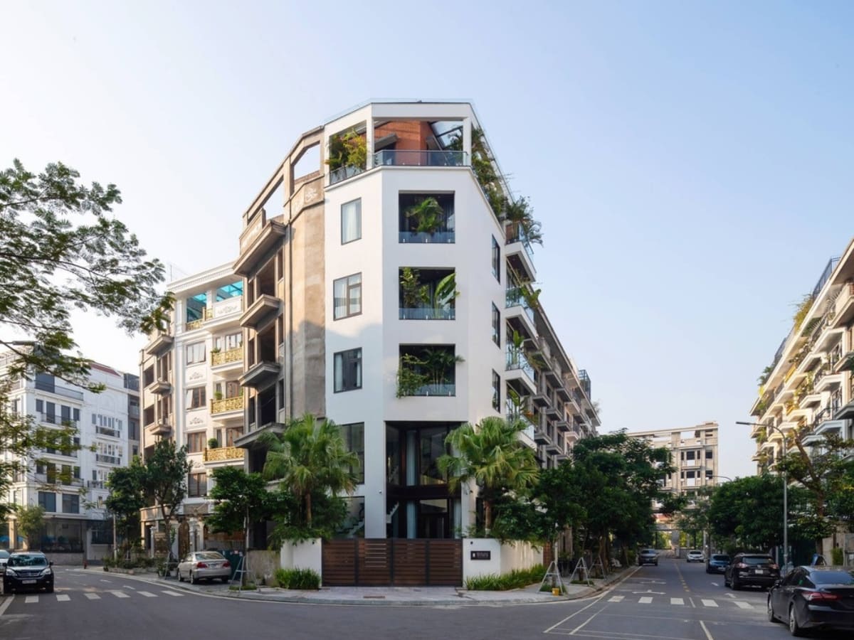 Hóa giải cổng nhà đối diện ngã ba đường - Trồng nhiều cây xanh