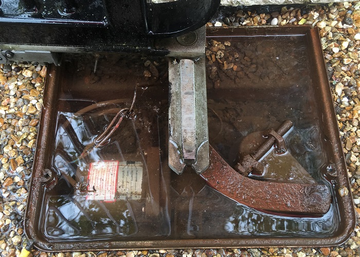 Cổng âm sàn ngập nước 