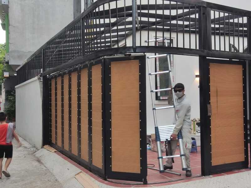 cổng lùa cong sử dụng bánh xe xoay 360 độ