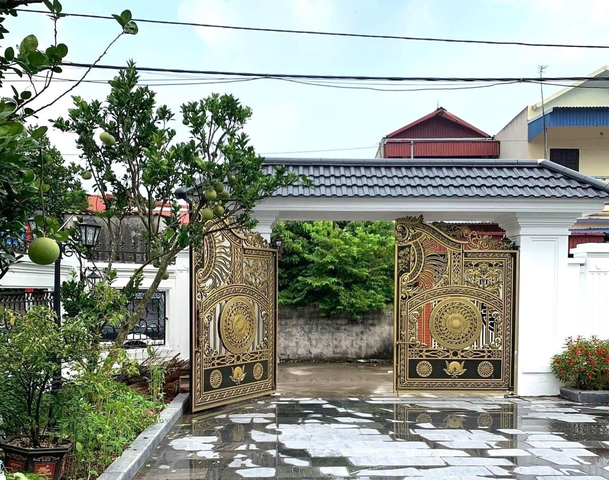 Cổng nhà mái thái
