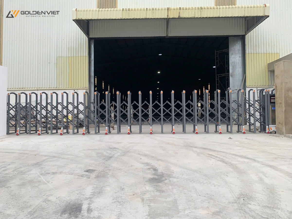 Cổng nhà xưởng làm từ hợp kim nhôm 