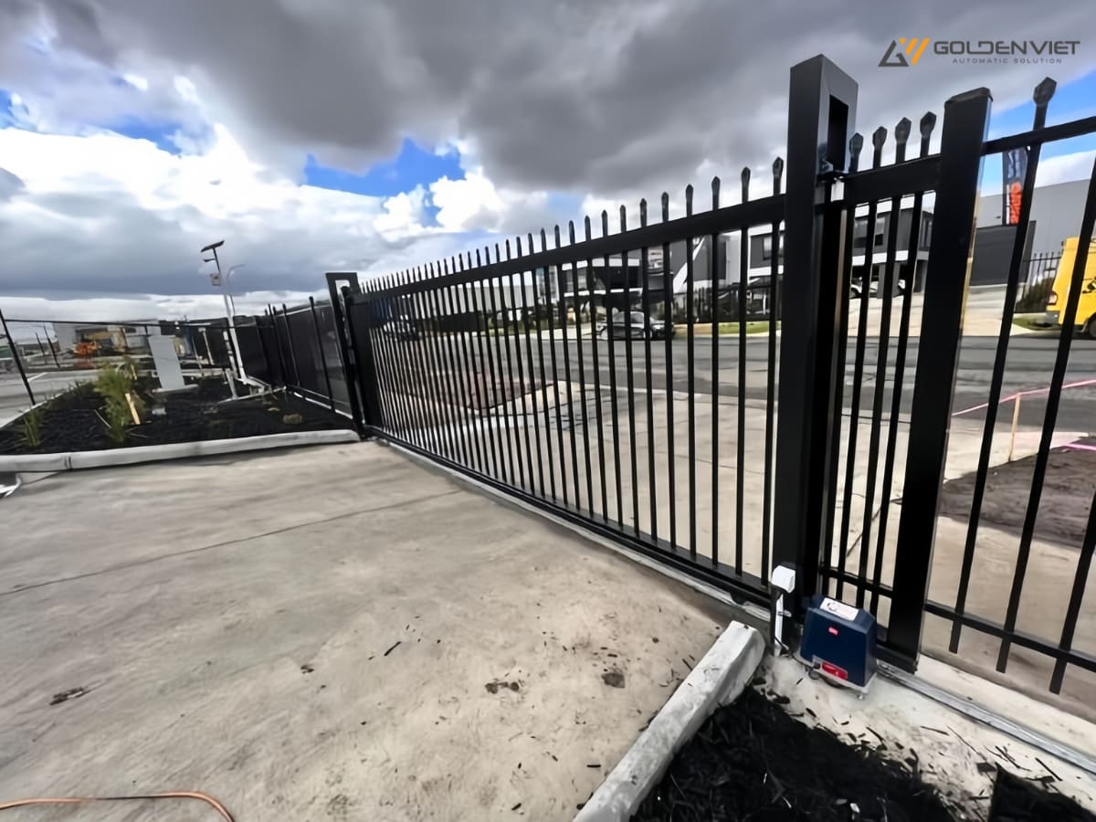 Cổng lùa ngang nhà máy 