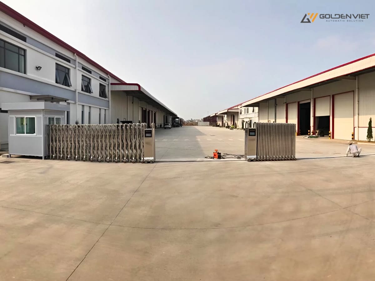 Bộ đôi cổng xếp tự động khu công nghiệp 