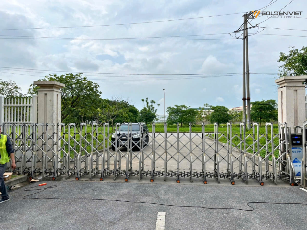 Cổng ra vào công ty 