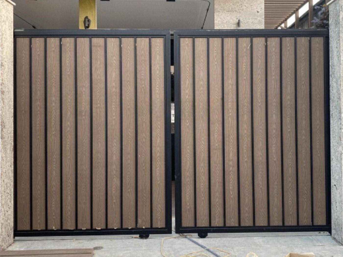 Gam màu gỗ nhựa bền màu và hiện đại