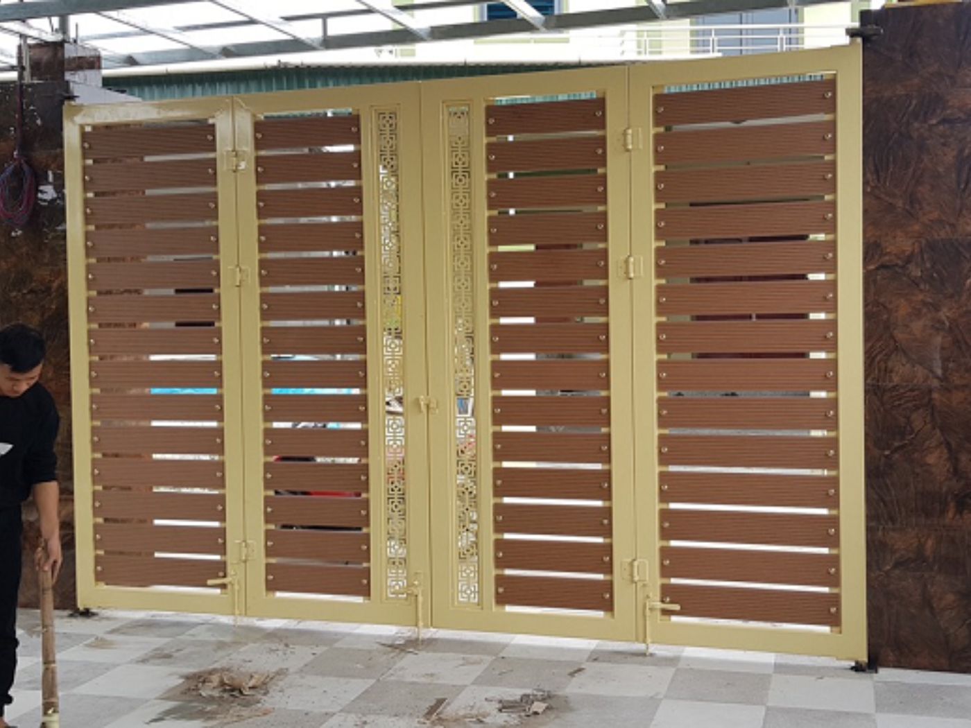 Mẫu cổng sắt mang phong cách hiện đại, tối ưu không gian