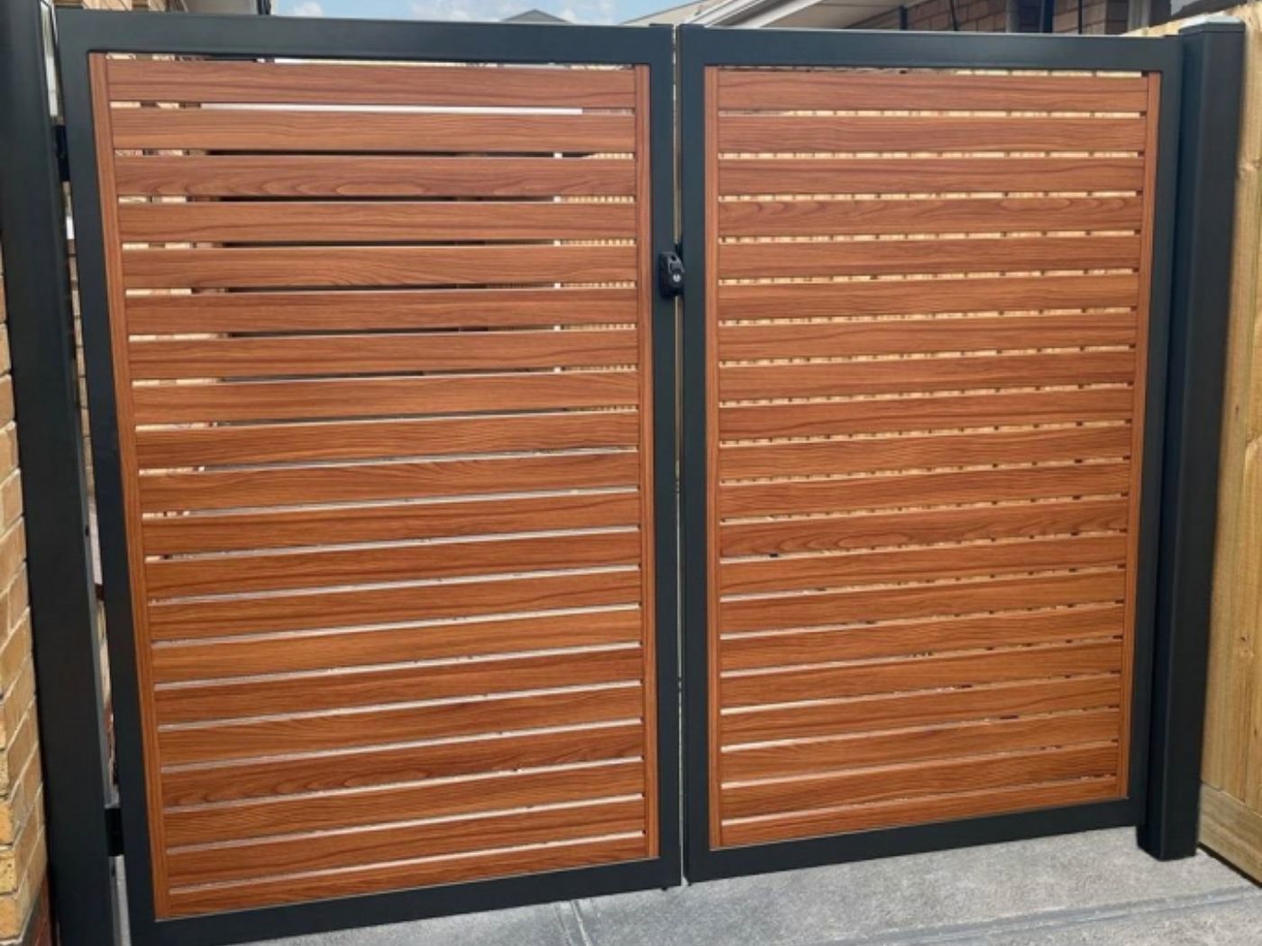 Những điểm cần để ý khi lắp đặt cổng nhựa