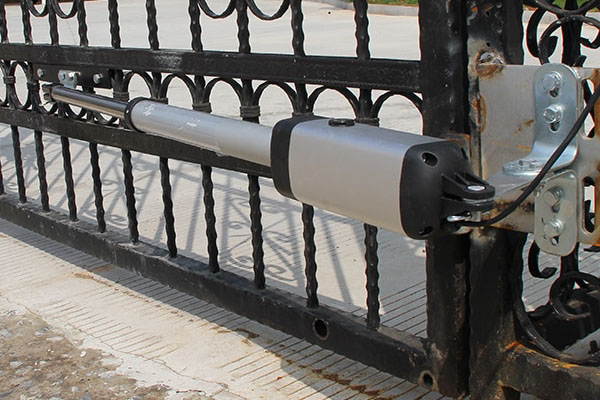 Cổng tay đòn italia giá thành rẻ 