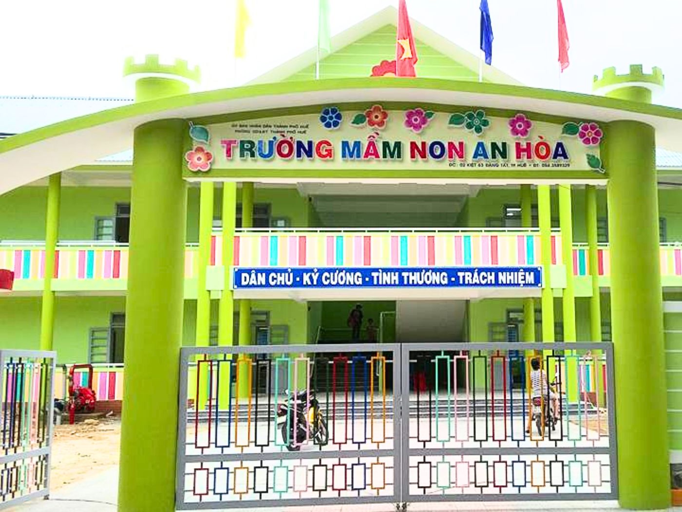 Cổng trường mầm non đẹp, vận hành dễ dàng