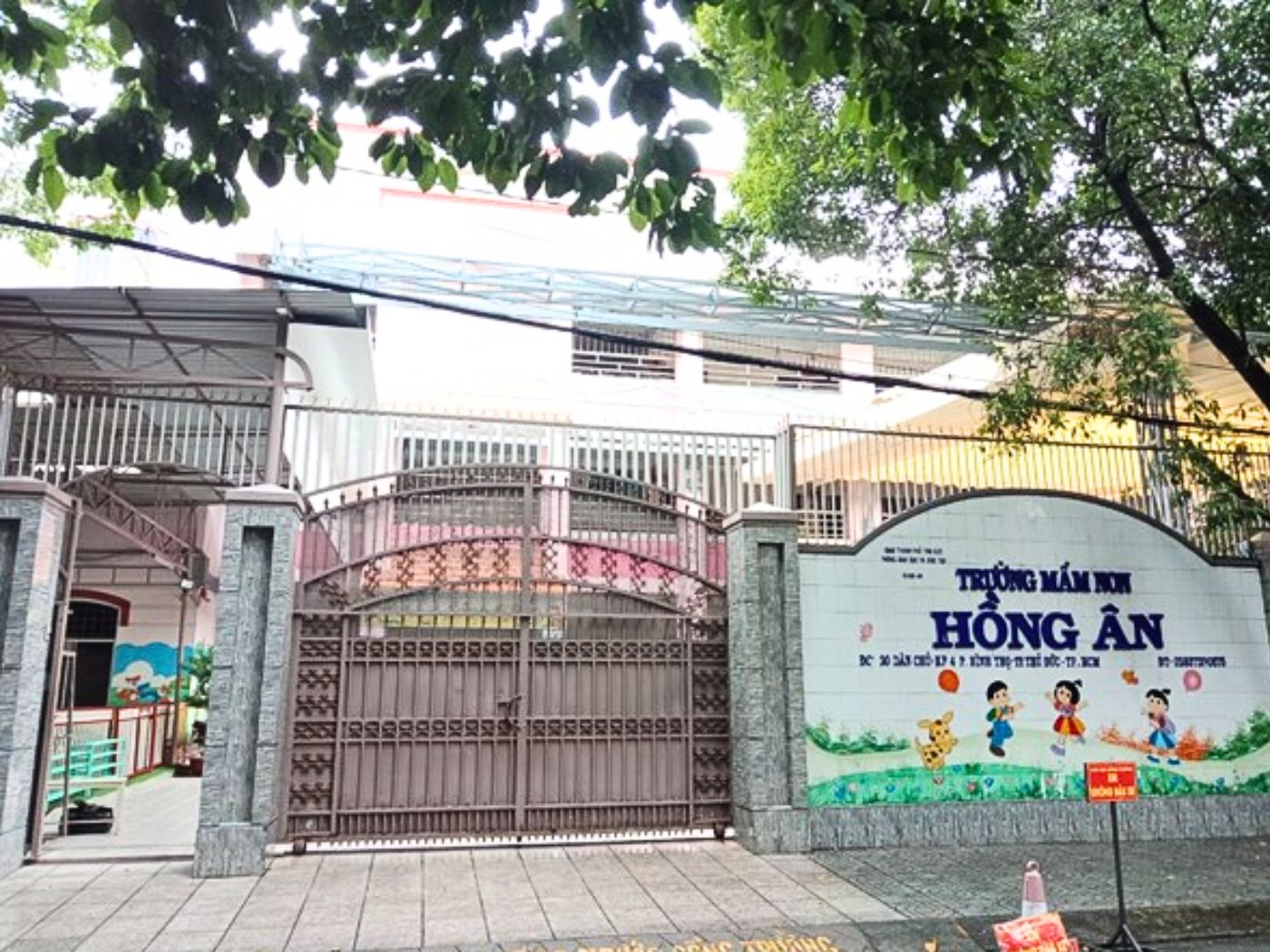 Bố cục cổng gọn, dễ quan sát