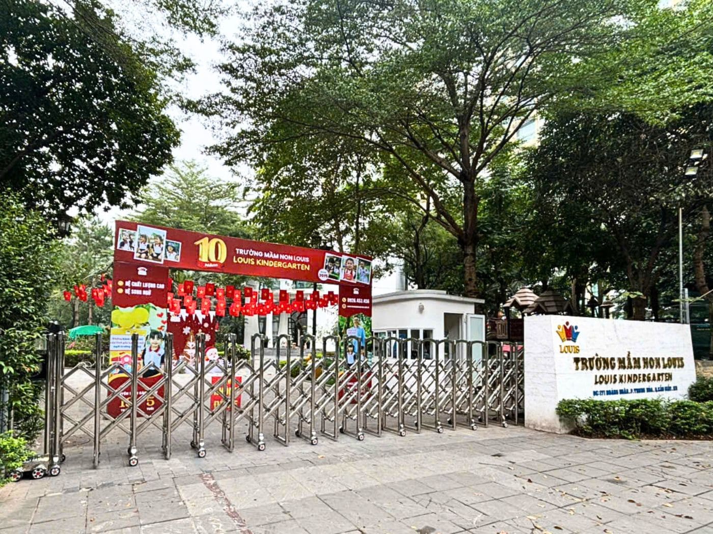 Cổng xếp trường mầm non tự động tiện lợi