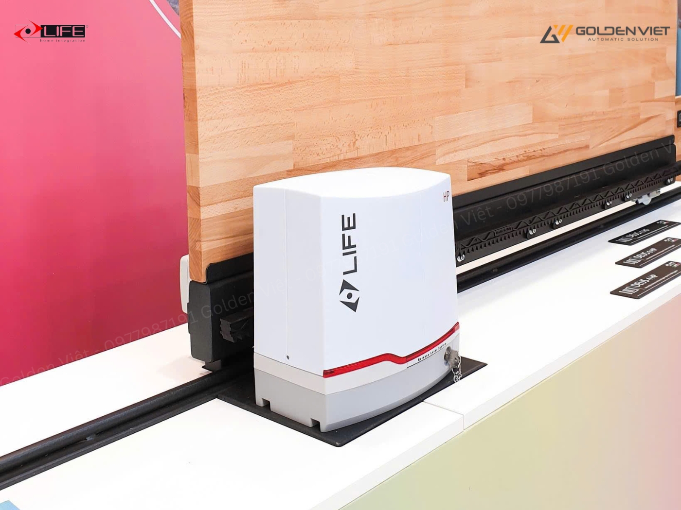 Cổng trượt tự động Life Deus có thiết kế sang trọng, đẹp mắt