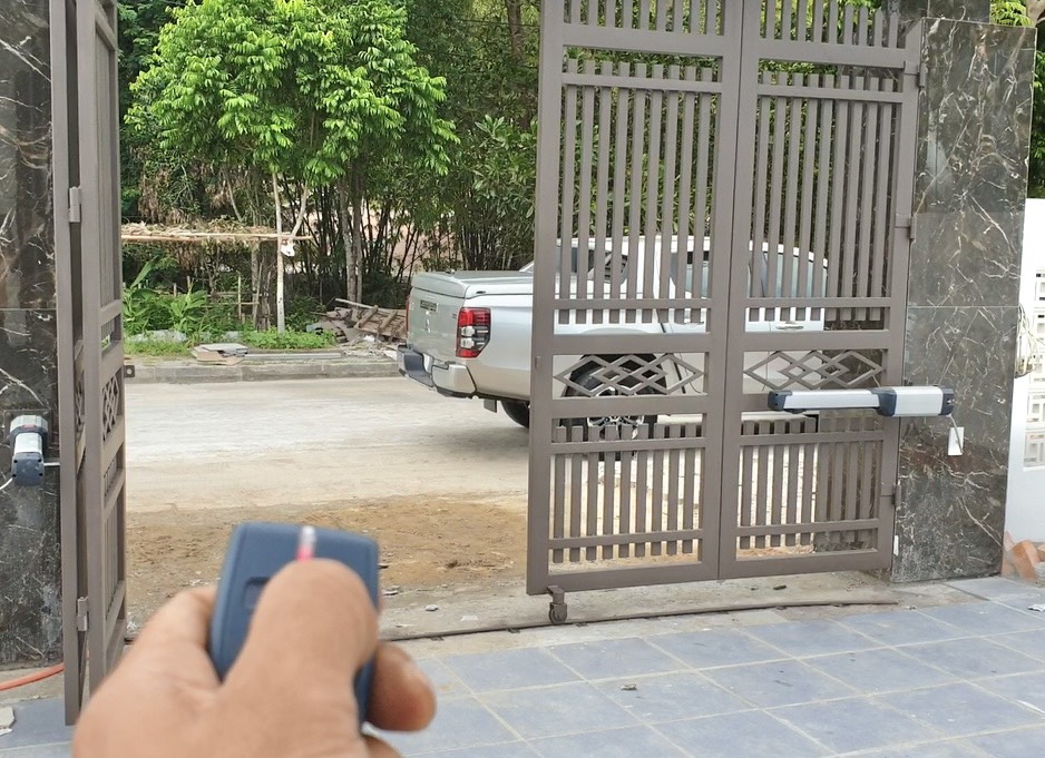 Cổng tự động điều khiển tự động từ xa 