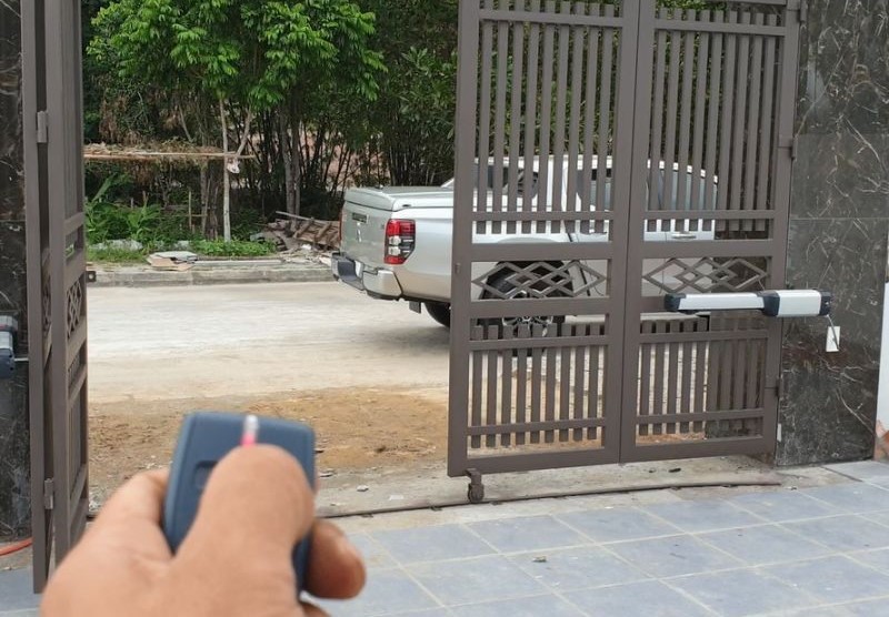 Cổng tự động đóng mở chậm 