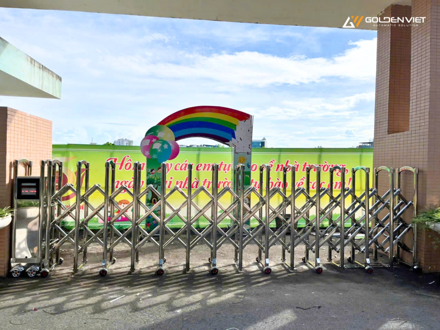 Cổng xếp inox 201 GV-001