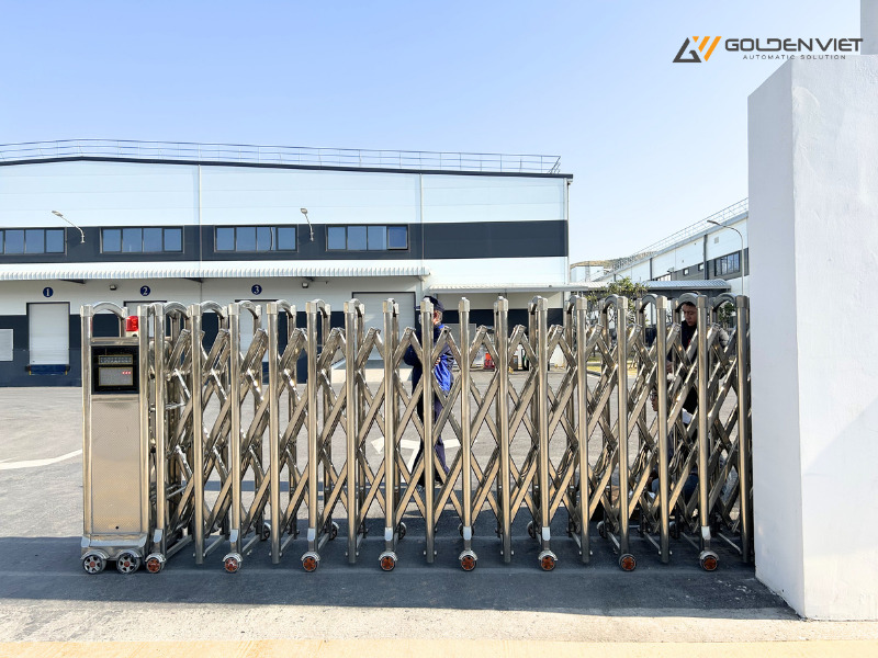 Các loại cổng xếp - Cổng xếp inox 304