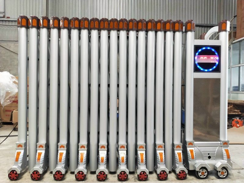 Cổng xếp nhôm tại nhà xưởng sản xuất 