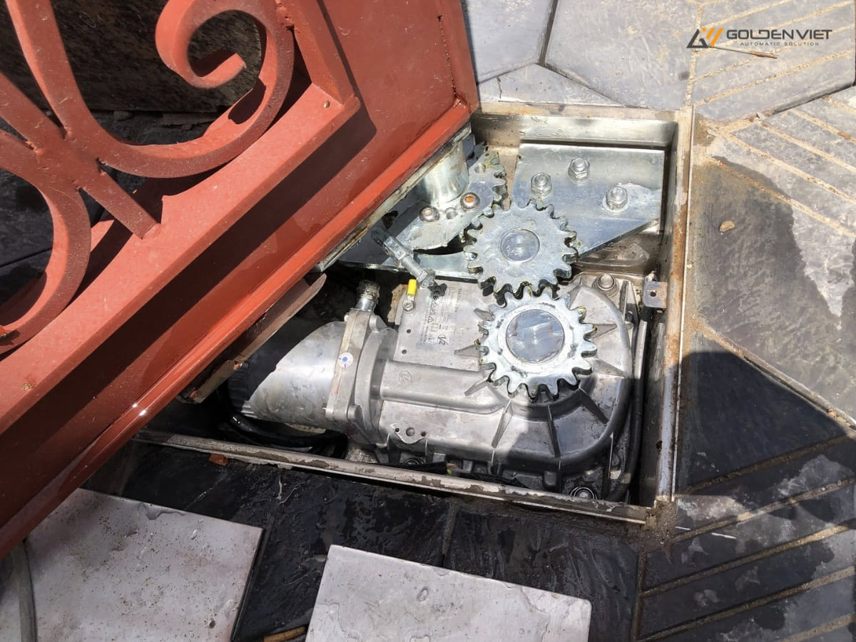 Lắp cổng mở 180 độ khi không gian xung quanh thoáng rộng