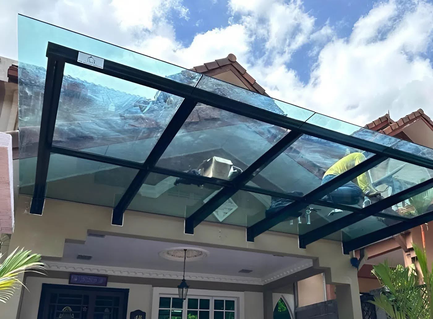 Thi công mái kính khung sắt hộp