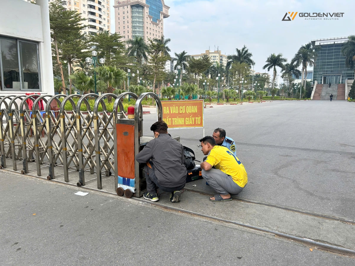 Đơn vị sửa chữa cổng xếp tại Quảng Ninh