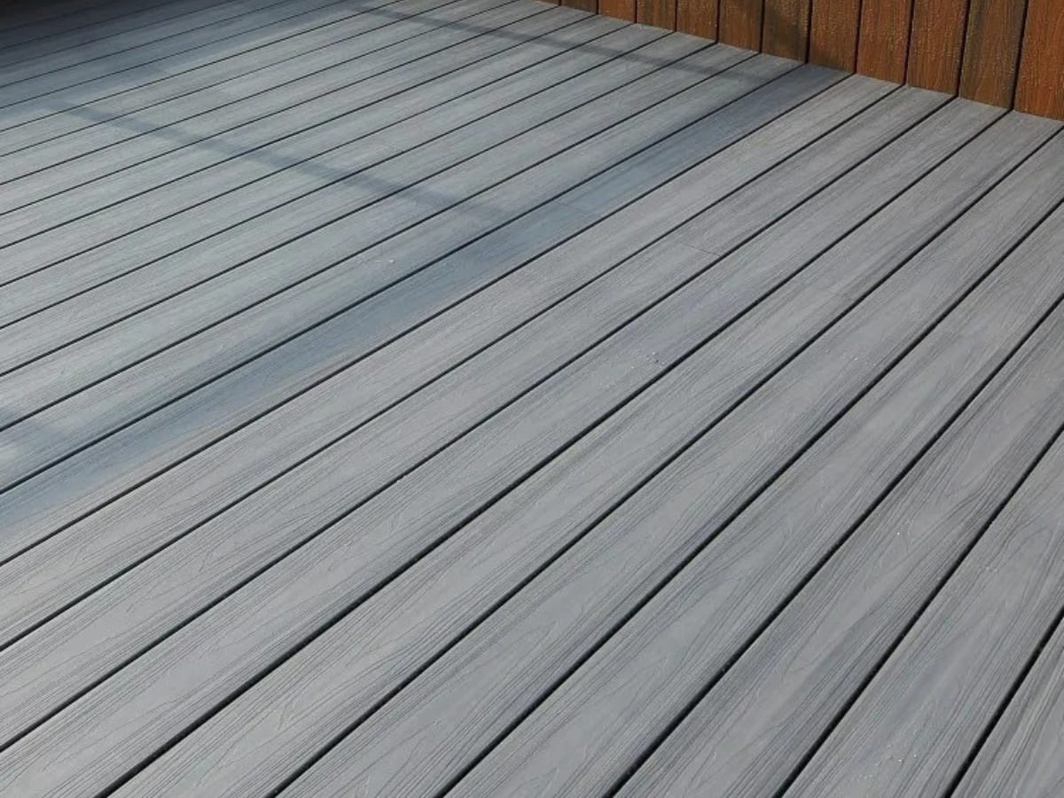 Thi công sàn gỗ nhựa ngoài trời uy tín