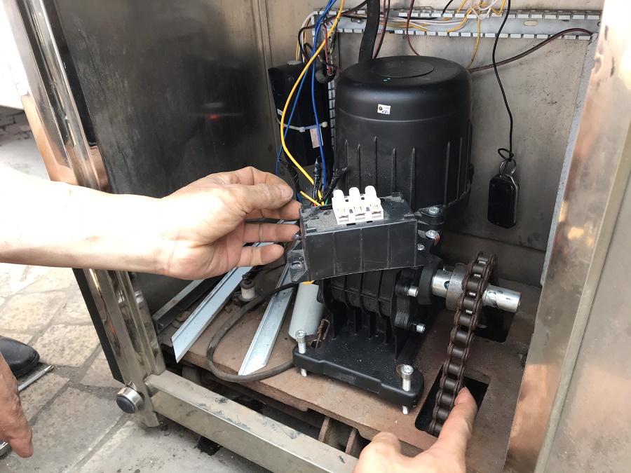 Sửa chữa thay thế các loại phụ kiện cửa cổng xếp nhôm - Giải pháp tối ưu cho sự bền bỉ và thẩm mỹ