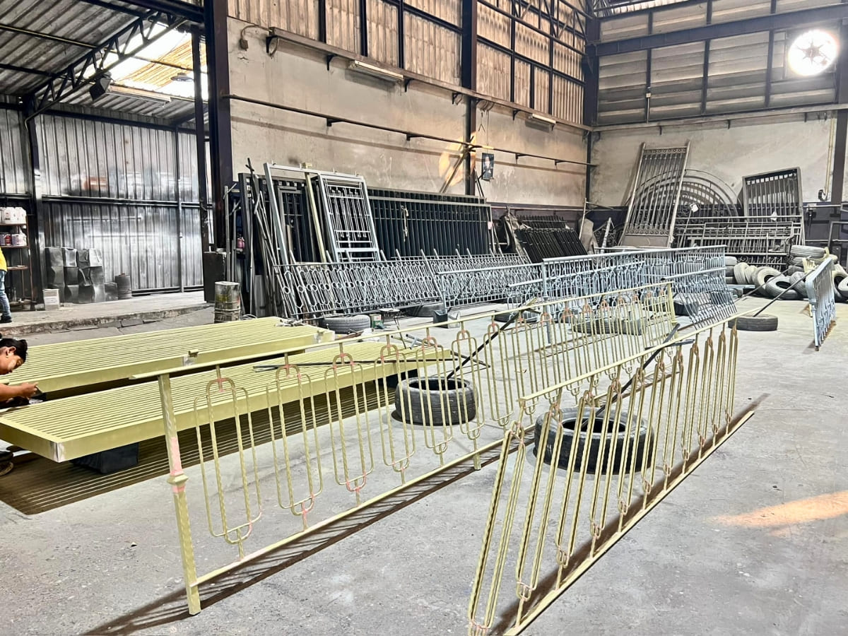 Sản xuất lan can sắt tại xưởng