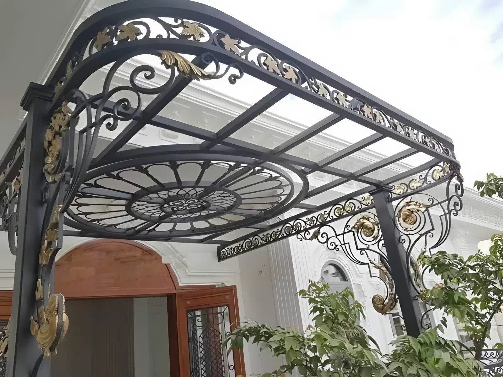 giá mái kính sân trước nhà