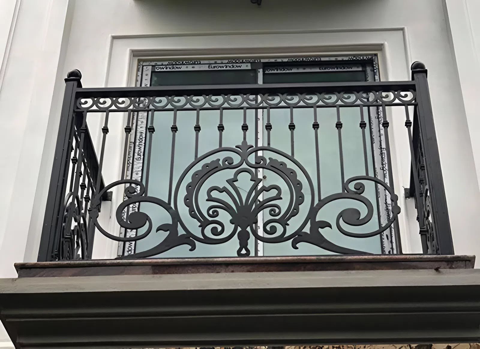 Đội ngũ thi công lan can sắt nghệ thuật uy tín