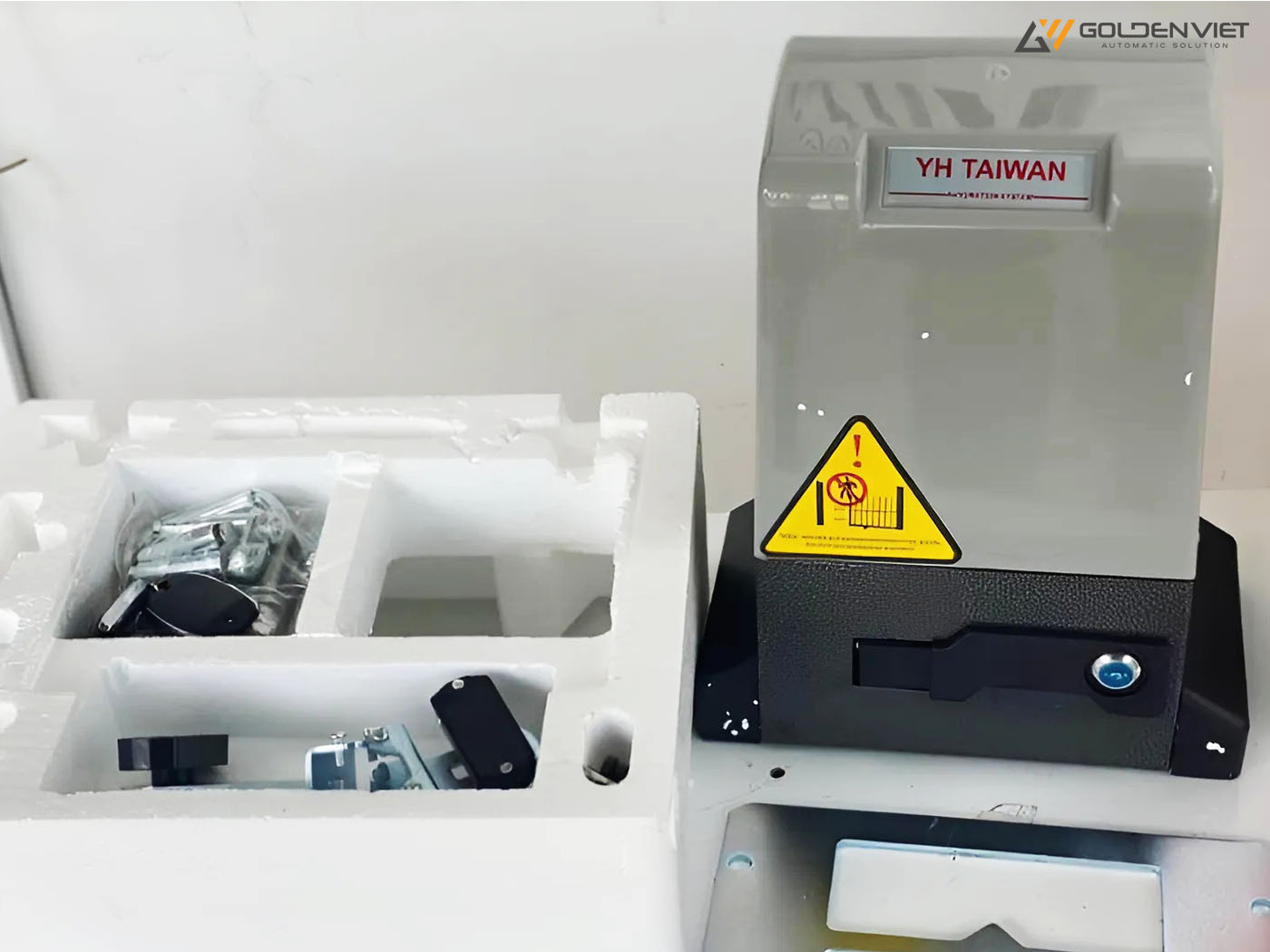 Motor cổng lùa tự động YH 2000 được Golden Việt nhập khẩu trực tiếp