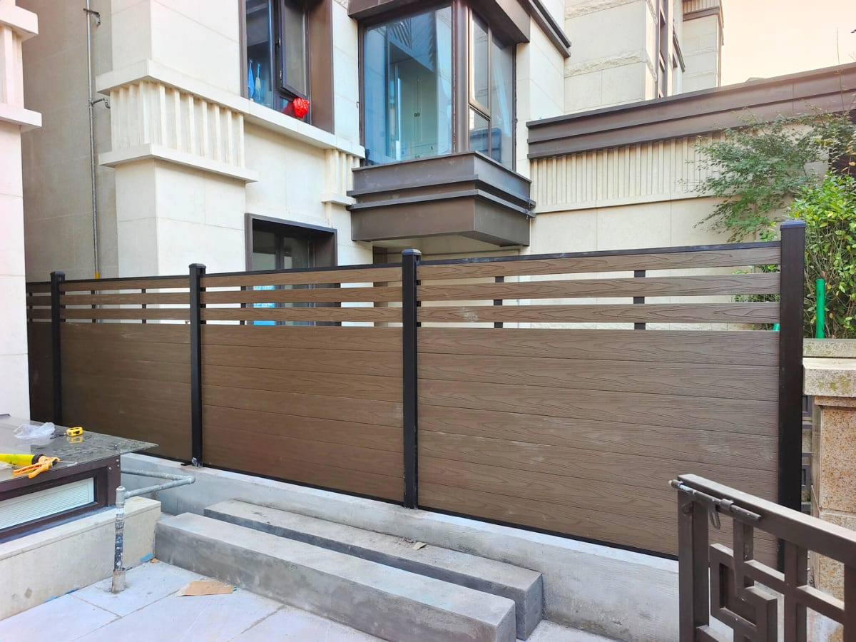 Thanh rào gỗ nhựa hoa văn tự nhiên