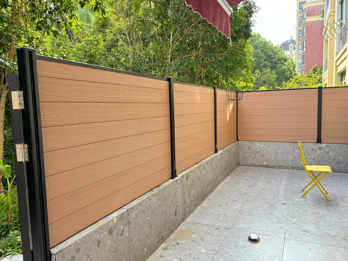 Mẫu hàng rào nhựa gỗ phổ biến