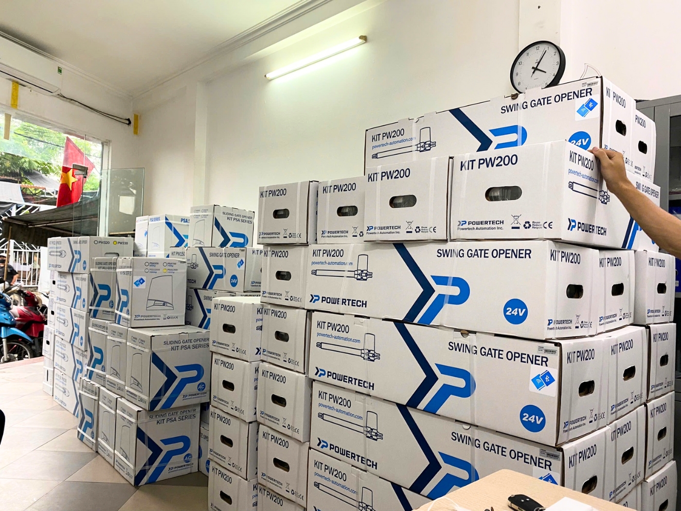 Hình ảnh Golden Việt nhập kho số lượng lớn động cơ cổng Đài Loan chính hãng