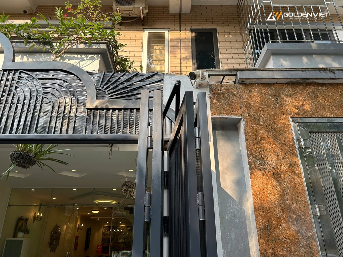 Hình ảnh cổng gấp 4 cánh về 1 phía tự động #2