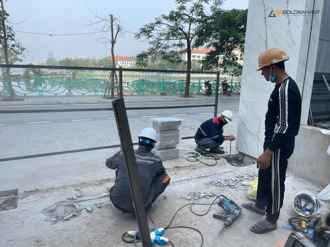 Kỹ thuật của Golden Việt chuẩn bị chôn đế âm sàn