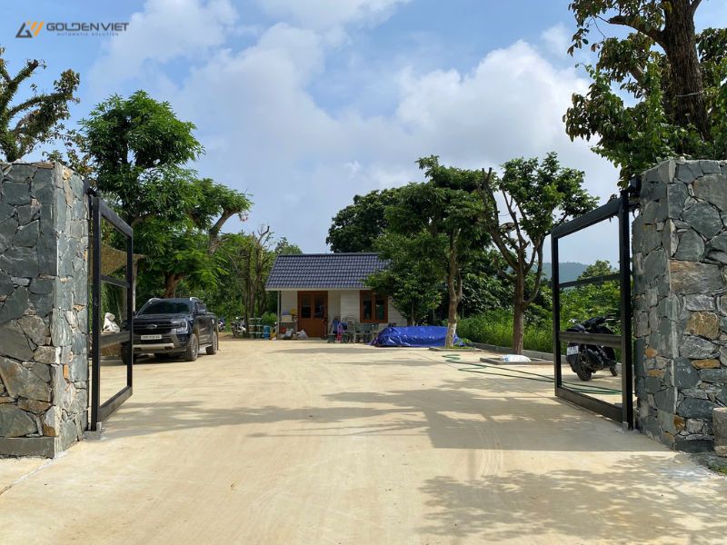 Hình ảnh lắp đặt cổng 2 cánh tự động cho Villa